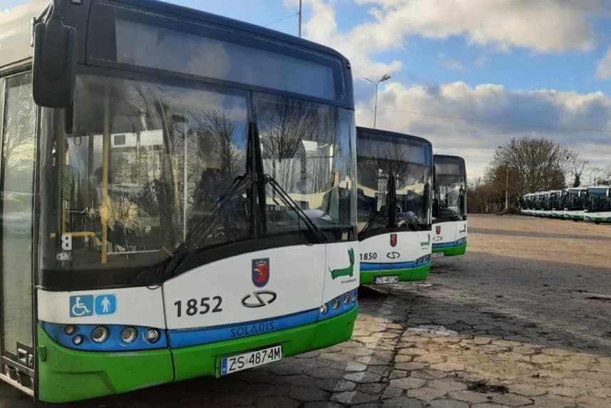 Szczecin zamówił sześć kolejnych autobusów Zakupione autobusy stojące na parkingu