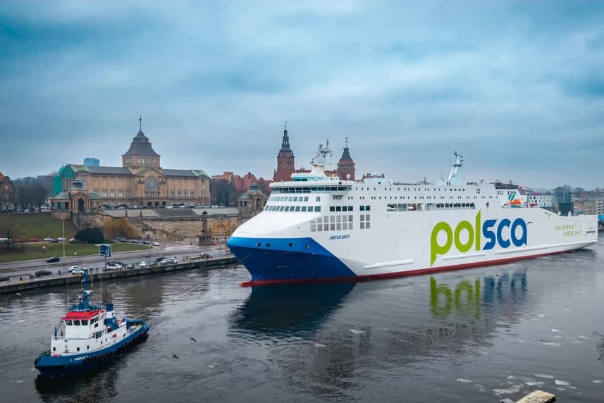 Prom Jantar Unity w Szczecinie. Zobacz zdjęcia z drona, z nabrzeża i ze środka! Prom Jantar Unity w Szczecinie