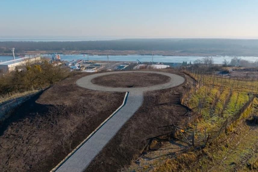 Punkt z widokiem na Odrę Punkt z widokiem na Odrę .