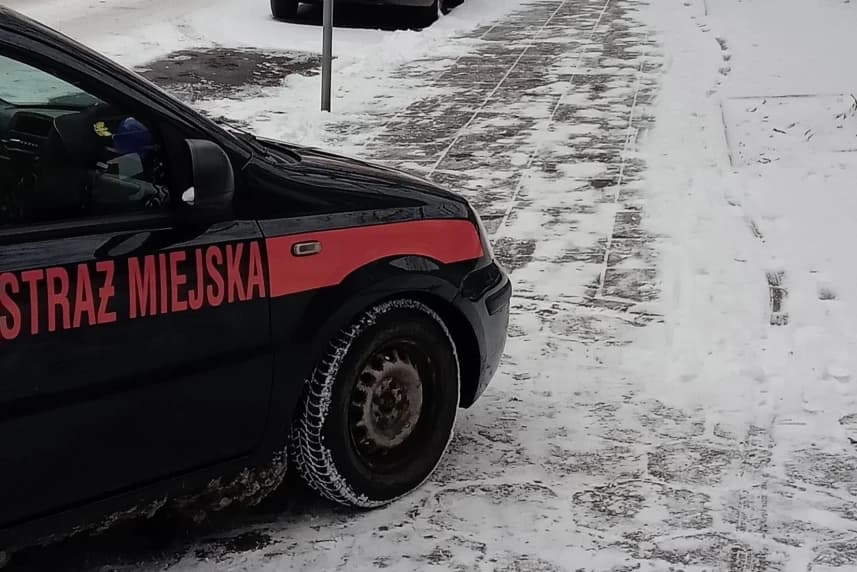 Pomoc nadeszła w porę. Czujność strażników miejskich uratowała życie osobie bezdomnej Akcję "Pogotowie Zimowe” Straż Miejska prowadzi od listopada 2025.