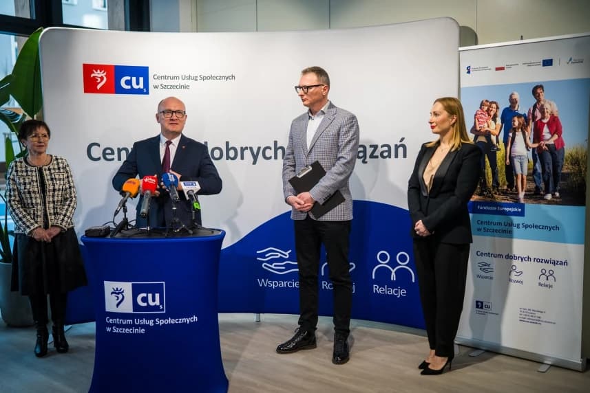 Nowe serce usług społecznych w Szczecinie Oficjalne otwarcie Salonu Usług Społecznych z udziałem Piotra Krzystka, prezydenta Szczecina.