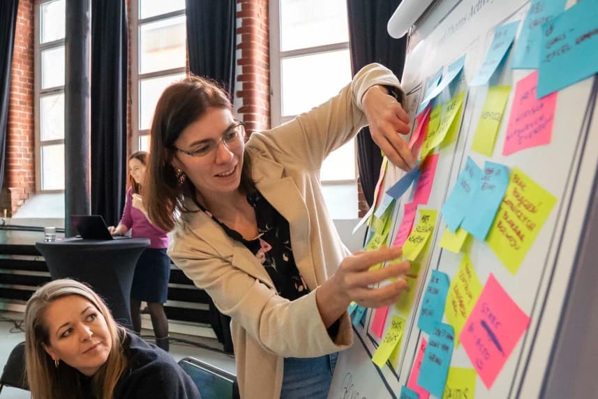 Jakie możliwości daje miastu organizacja dużych wydarzeń? Uczestniczki warsztatów podczas zajęć.