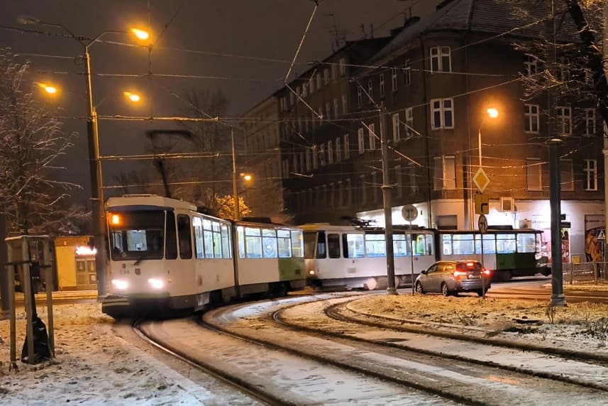 Komunikacja miejska w Szczecinie. Piątek 30.01.2026 Tramwaj w zimowej scenerii
