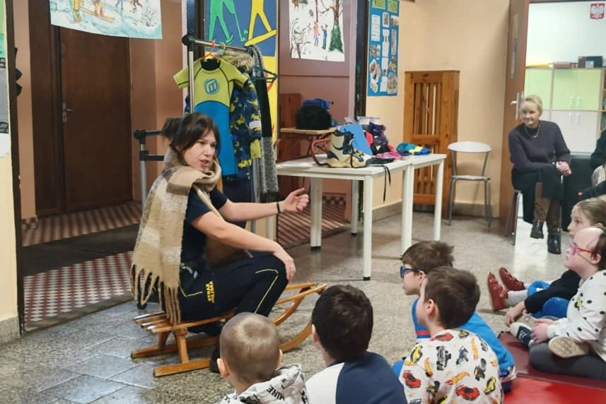 Bezpieczne ferie zimowe w Szczecinie. Służby czuwają nad spokojnym wypoczynkiem dzieci i młodzieży Akcja Straży Miejskiej. Szkolenie najmłodszychb
