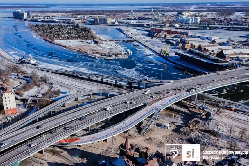 Remont Trasy Zamkowej. Udostępnienie torowiska tramwajowego dla ruchu Trasa Zamkowa w Szczecinie widziana z lotu ptaka.