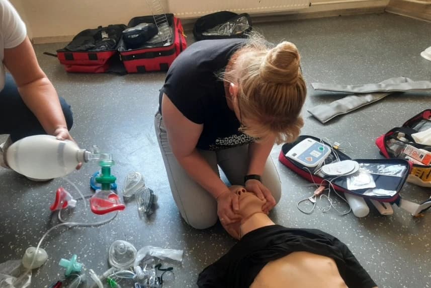 Ruszają szkolenia z obrony cywilnej dla mieszkańców Szkolenie z udzielania pierwszej pomocy