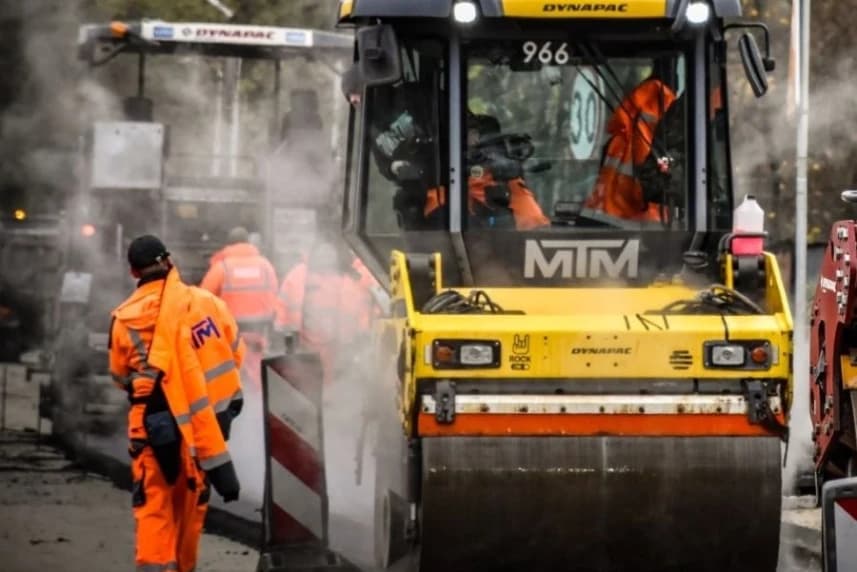 Drogowcy ruszają z naprawami ubytków w jezdni Drogowcy ruszają z naprawami ubytków w jezdni