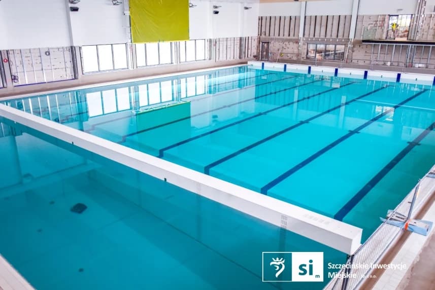 Rozpoczął się ważny etap budowy Szczecińskiego Domu Sportu Niecka nowego, 30-metrowego basenu została po raz pierwszy napełniona wodą.