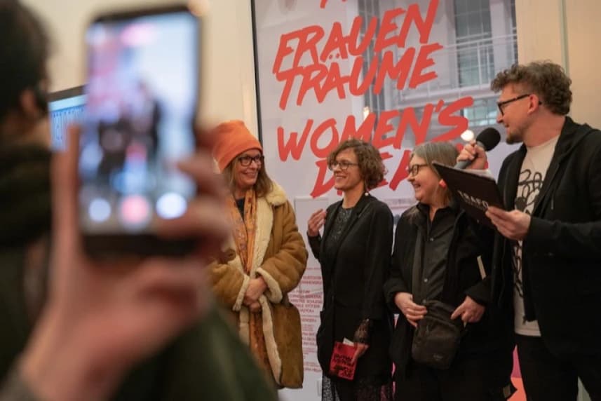 Tłumy na otwarciu wystawy "Sny Kobiet / Frauenträume" w TRAFO Tłumy na otwarciu wystawy "Sny Kobiet / Frauenträume" w TRAFO