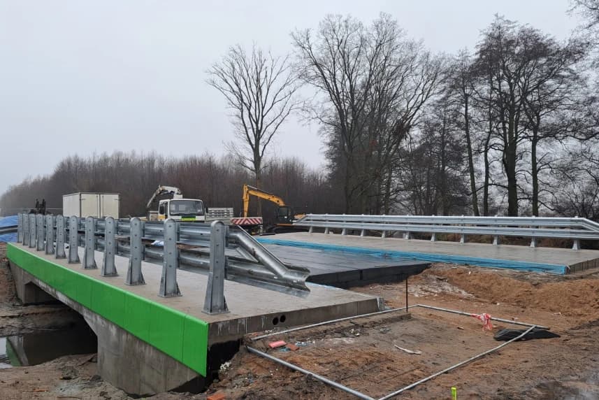Termin budowy mostu nad Chełszczącą został wydłużony Budowa mostu nad Chełszczącą.