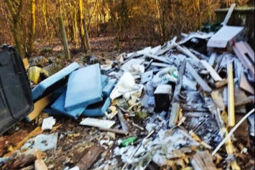 Kolejne dzikie wysypisko zniknęło po interwencji strażników miejskich Kolejne dzikie wysypisko zniknęło po interwencji strażników miejskich
