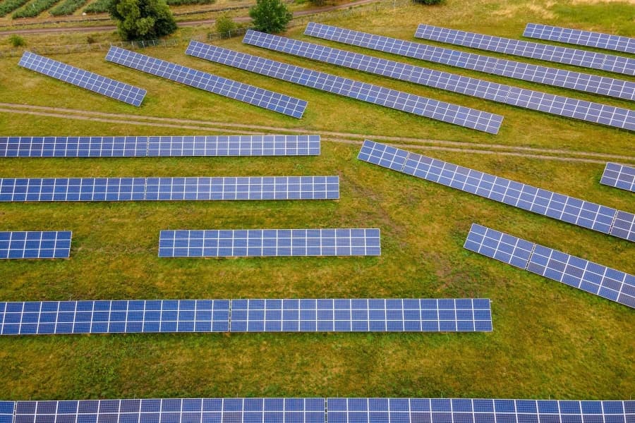 Inwestycje z odnawialnych źródeł. Jak ZWiK pozyskuje prąd ze słońca, wody i ścieków? Fotowoltaika w Szczecinie