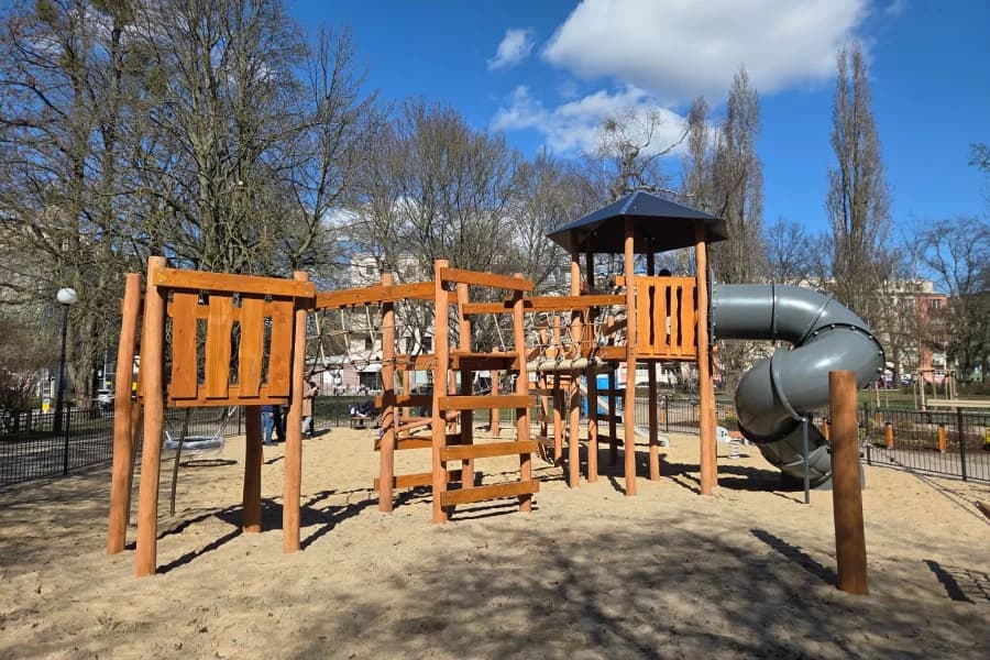 Więcej zabawy w centrum miasta! Plac zabaw w parku im. Andersa