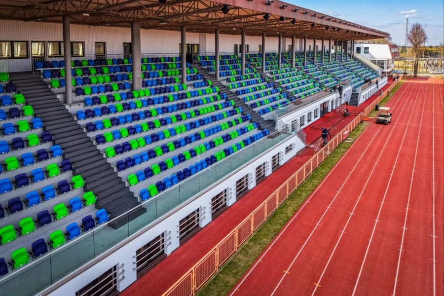 Trybuna na stadionie przy ul. Litewskiej jak nowa Trybuna na stadionie przy ul. Litewskiej jak nowa