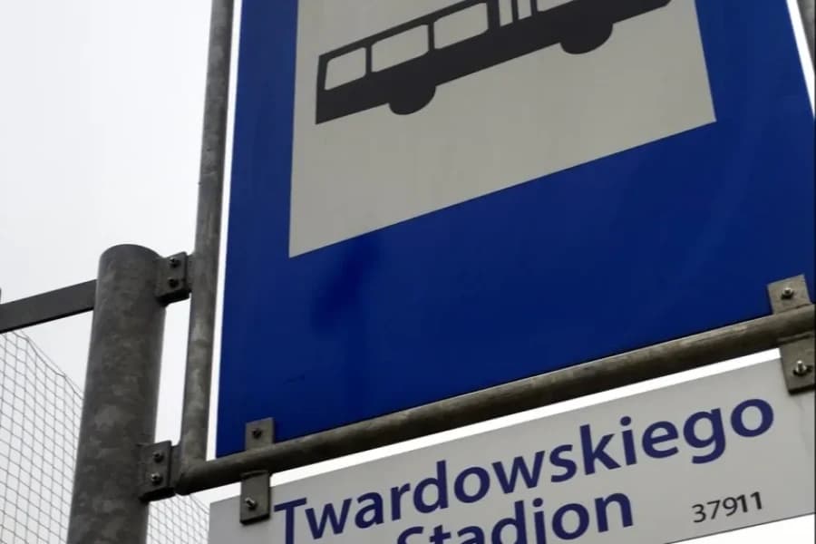 Dodatkowe autobusy i tramwaje dla kibiców Pogoni. Rozkład jazdy Pogoń Szczecin. Przystanek