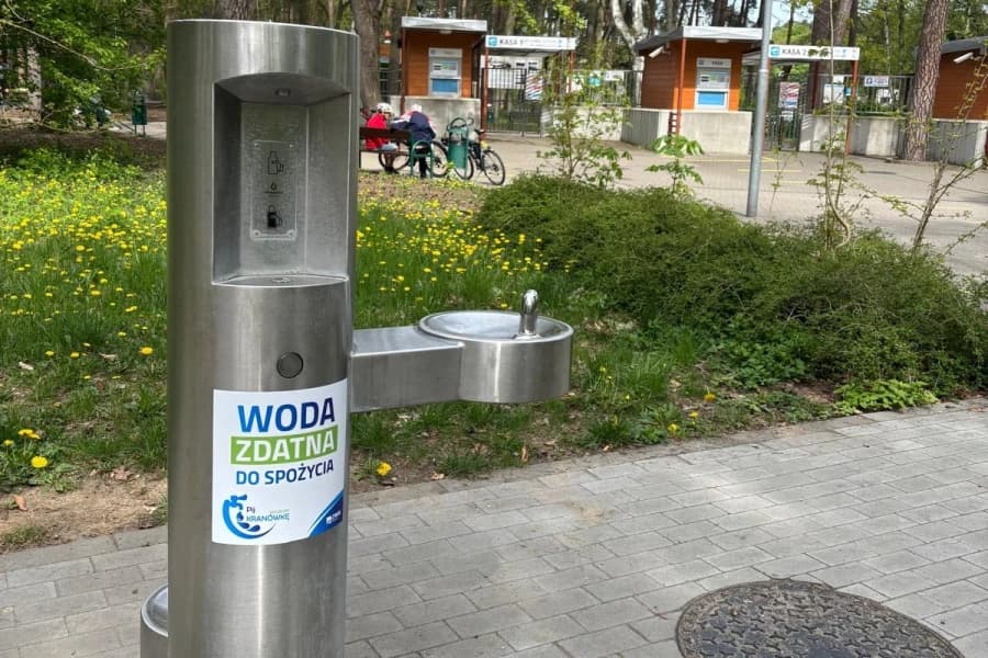 Miejskie poidełka. Gdzie znajdziesz je w Szczecinie? Miejskie poidełko z pitną wodą.