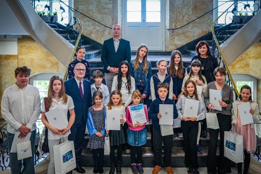 „Artystyczna podróż po Skandynawii”. Zobacz zwycięskie prace młodych artystów Laureaci konkursu plastycznego „Artystyczna podróż po Skandynawii”.