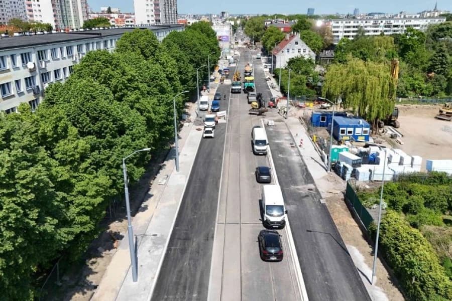 Prace na Pomorzanach nie zakończą się w lipcu Widok z lotu ptaka na ulicę Milczańską w Szczecinie