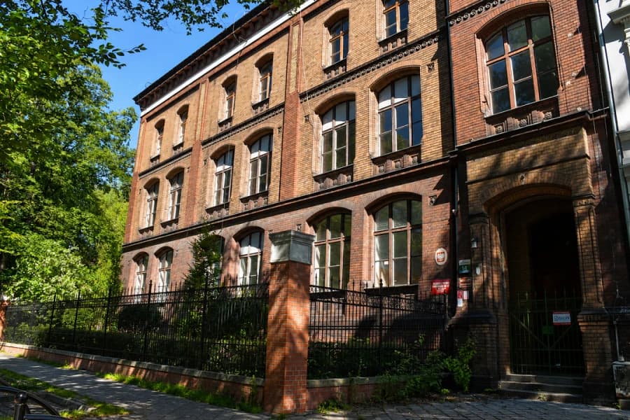 Stara Szkoła ArtHub w Szczecinie. Powstaje przestrzeń dla artystów, NGO i mieszkańców Dawna szkoła przy ul. Wielkopolskiej 14 zyska nowe życie