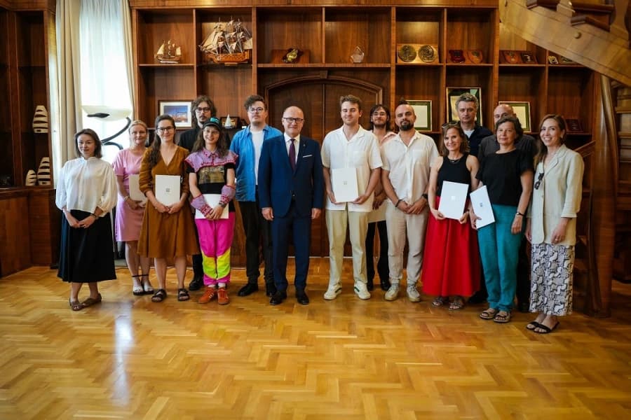 Stypendia Twórcze 2026. Poznaliśmy laureatów W tym roku łącznie trzynastu szczecińskich artystów otrzyma wsparcie Miasta na realizację swoich projektów twórczych.