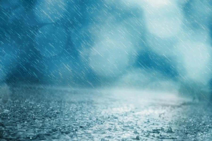 Ostrzeżenie hydrologiczne. Możliwe lokalne podtopienia Deszcz