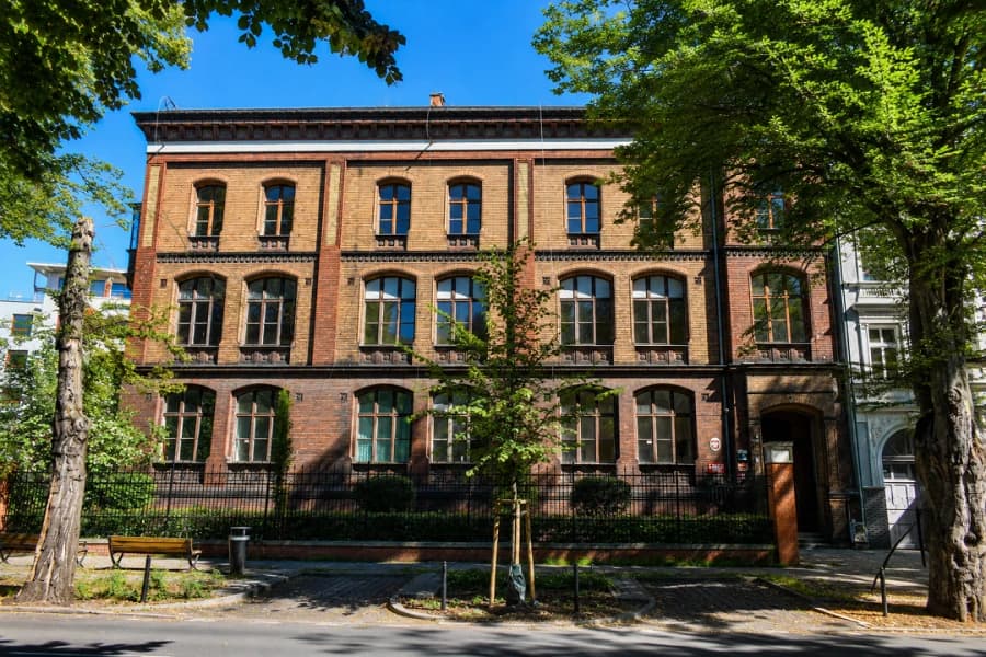 Stara Szkoła ArtHub w Szczecinie. Spotkanie o przyszłości budynku przy ul. Wielkopolskiej 14 8 lipca br., w budynku dawnej szkoły przy ul. Wielkopolskiej 14, odbędzie się spotkanie dot. projektu "Stara Szkoła ArtHub"