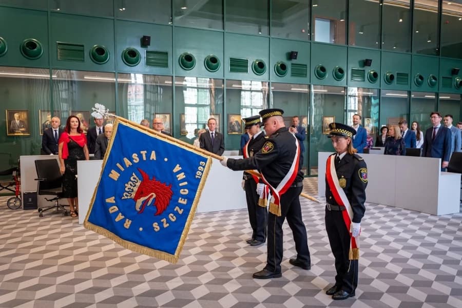 81. urodziny polskiego Szczecina rozpoczęte. Wręczono honorowe wyróżnienia Uroczysta sesja Rady Miasta Szczecin rozpoczęła tegoroczne obchody urodzin Szczecina.