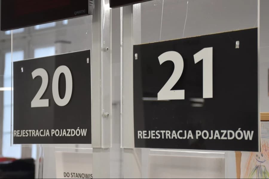 Ruszają wakacyjne dłuższe dyżury Referatu Rejestracji Pojazdów Od dziś, w każdy wakacyjny czwartej, Referat Rejestracji Pojazdów szczecińskiego magistratu, będzie pracował do godziny 18:00.