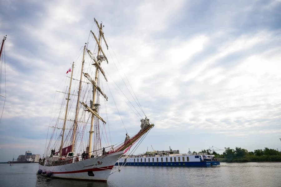 ORP Iskra w Szczecinie. Zwiedzanie okrętu, godziny i atrakcje przy Bulwarze Chrobrego ORP Iskra