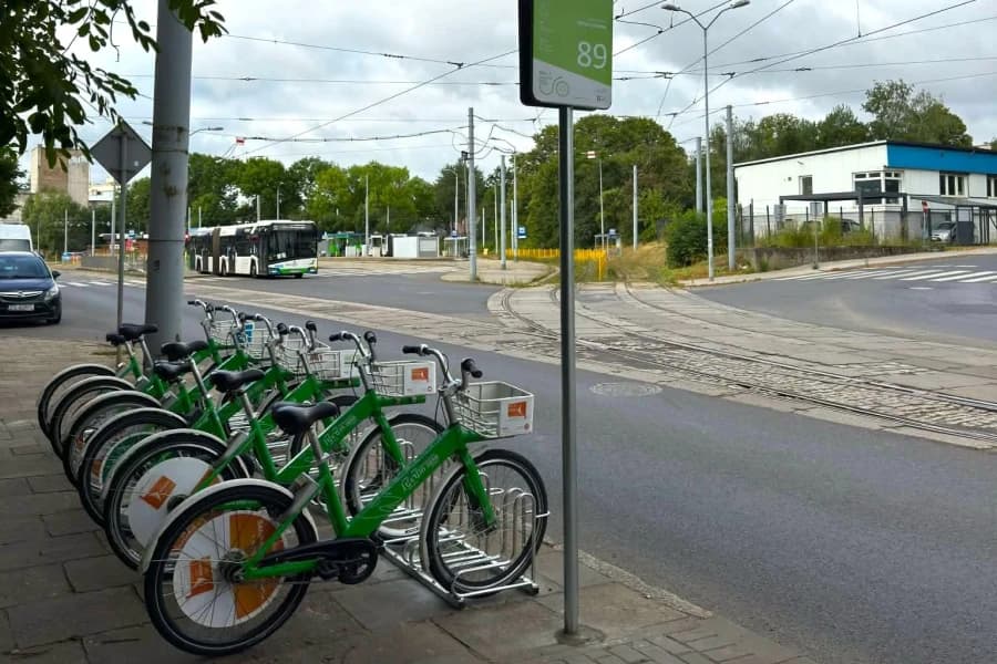 Nowa stacja BikeS już działa. Rowery miejskie dostępne przy Pętli Ludowej Rowery miejskie na stacji Pętla Ludowa.