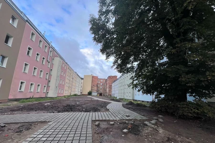 Nowy plac zabaw i strefa rekreacji w centrum Szczecina. Trwa inwestycja SBO Kwartał ograniczony ulicami Władysława Łokietka, Bogusława X i Bolesława Krzywoustego