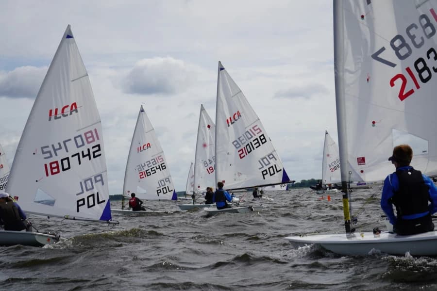 Blisko 200 żeglarzy powalczy w Szczecinie. Przed nami Mistrzostwa Polski ILCA 7 Masters i Puchar Polskiego Stowarzyszenia Klasy Laser Zawody żeglarskie