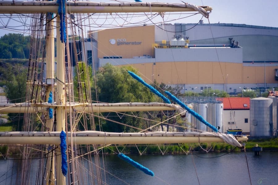 EcoGenerator w Szczecinie przechodzi coroczny remont. 4-tonowy wymiennik spalin zostanie wymieniony przez dach Ecogenerator