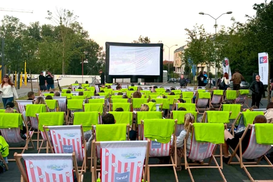 Kino na Leżakach w Szczecinie. „Mamma Mia!” już w czwartek nad Stawem Brodowskim Kino na Leżakach