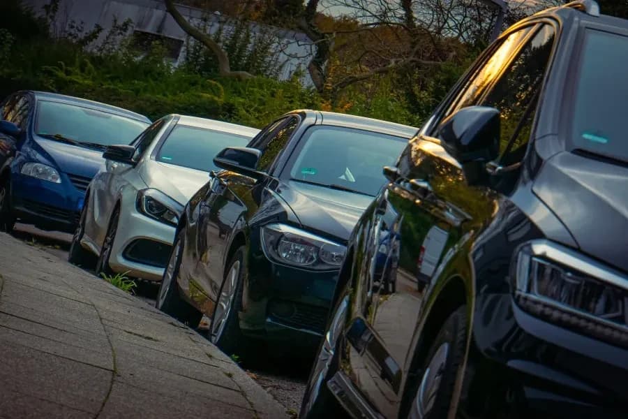 Ulica Starkiewicza z nowymi miejscami postojowymi. Wybrano wykonawcę inwestycji parking