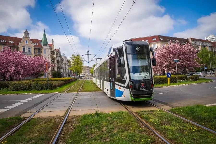 18 metrów szyny w jedną noc. Tramwaje Szczecińskie remontują torowiska Tramwaje w Szczecinie