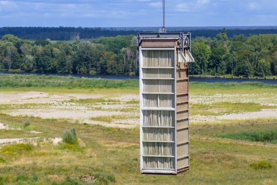 Wymiana 9-tonowego wymiennika w EcoGeneratorze. Operacja wymagała otwarcia dachu Wymiennik