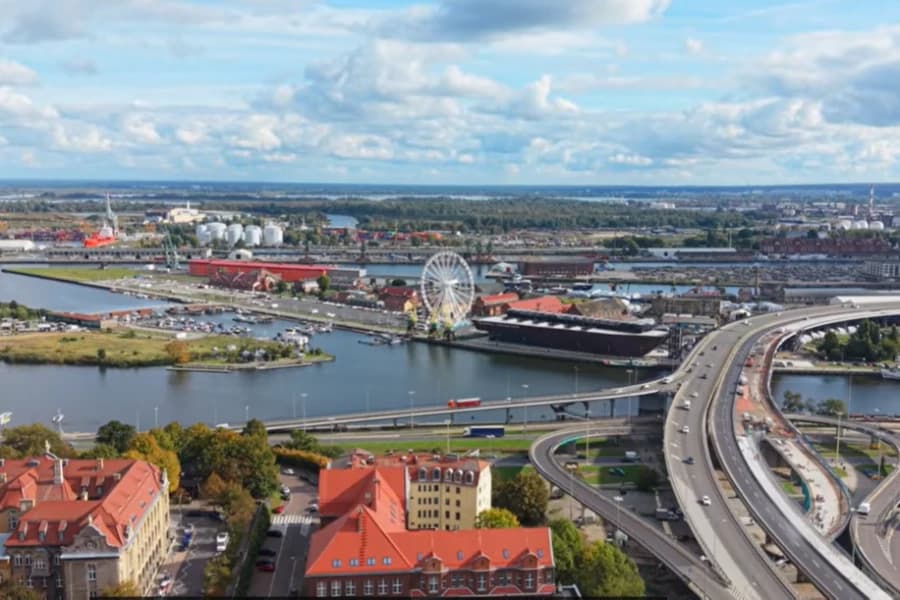Laureaci Zrobione w Szczecinie 2025: LiveSzczecin.pl – Szczecin z wielu perspektyw Widok na Trasę Zamkową i Łasztownię w Szczecinie.