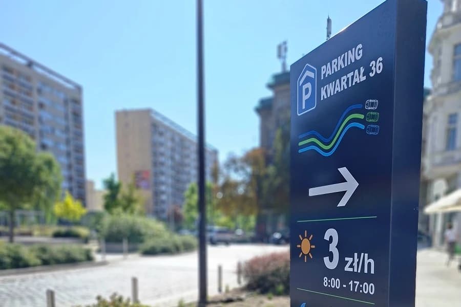 Wandale w akcji. Nowe oznakowanie Parkingu w Kwartale 36 zniszczone Oznakowanie - parking Kwartał 36