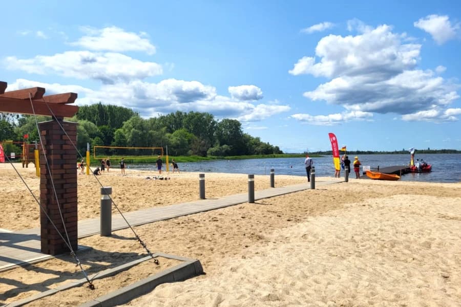 Kąpielisko Dąbie w Szczecinie zmienia godziny otwarcia Plaża kąpieliska Dąbie.
