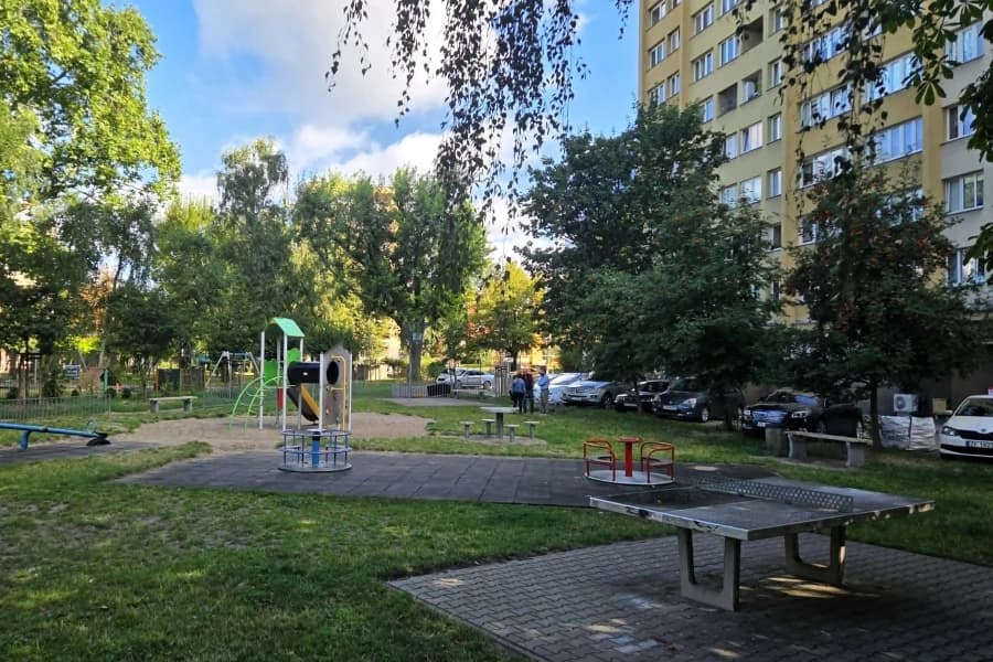 Nowy plac zabaw w centrum Szczecina. Rusza modernizacja przy ul. Rayskiego Plac zabaw pomiędzy ul. Mazurską, ul. Generała Ludomiła Rayskiego i al. Wyzwolenia.