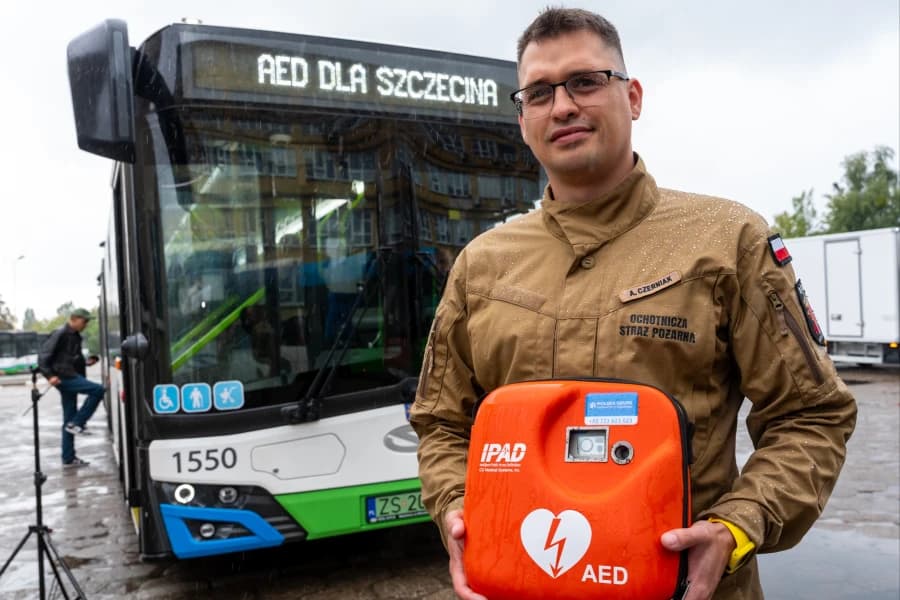 AED w autobusach i tramwajach w Szczecinie. Defibrylatory trafią do 274 pojazdów AED dla Szczecina