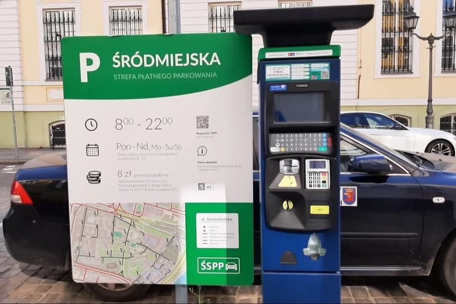 Nieopłacony postój w Szczecinie. Kierowcy dostaną 90 dni na niższą opłatę 90 dni zamiast 7. Więcej czasu na niższą opłatę za nieopłacony postój