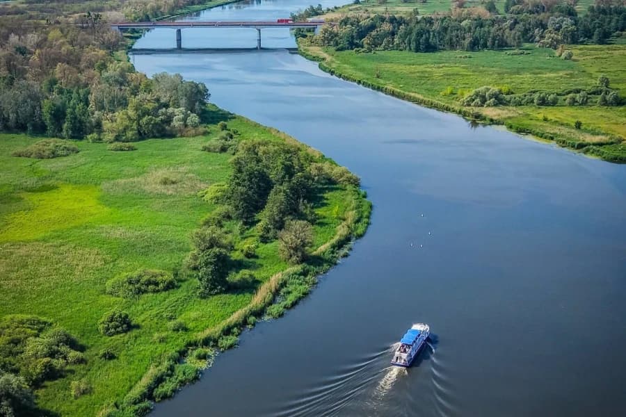 1782 pasażerów i 162 rowery. Rejsy ze Szczecina do Gartz okazały się hitem Statek wycieczkowy na Odrze
