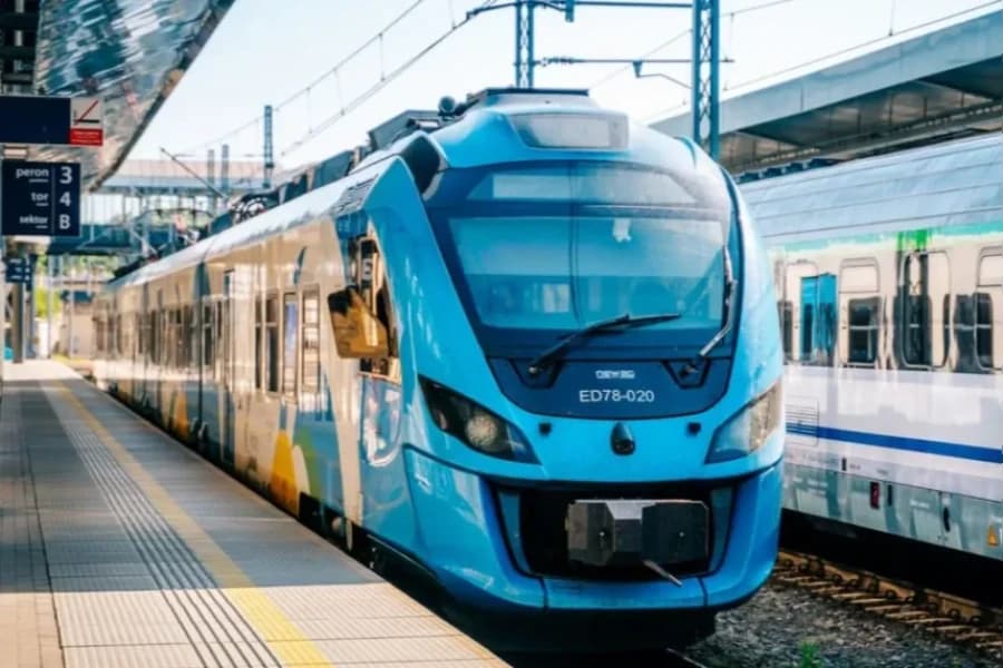 Ponad 360 km nowych torów na Pomorzu Zachodnim. Ze Szczecina szybciej do Poznania, Warszawy i Berlina Pociąg
