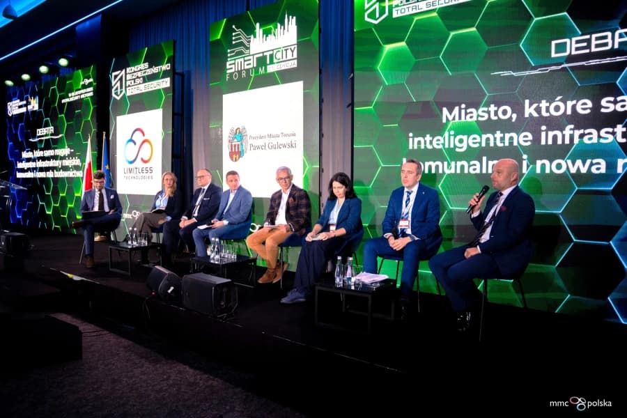 Jak będą wyglądać cyfrowe miasta? Smart City Forum 2026 w Warszawie już w październiku Cyfrowe miasta od zaplecza. 23. Smart City Forum już 21–22 października.