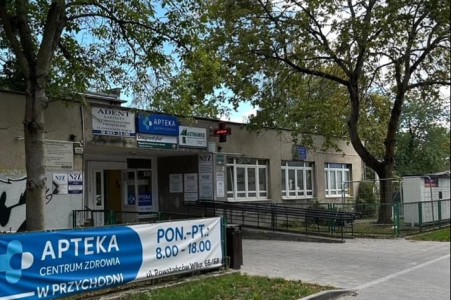 Przychodnia na Pomorzanach przechodzi dużą zmianę. Będzie cieplej i bardziej energooszczędnie Przychodnia na Pomorzanach przejdzie dużą metamorfozę (zdjęcie budynku przychodni)