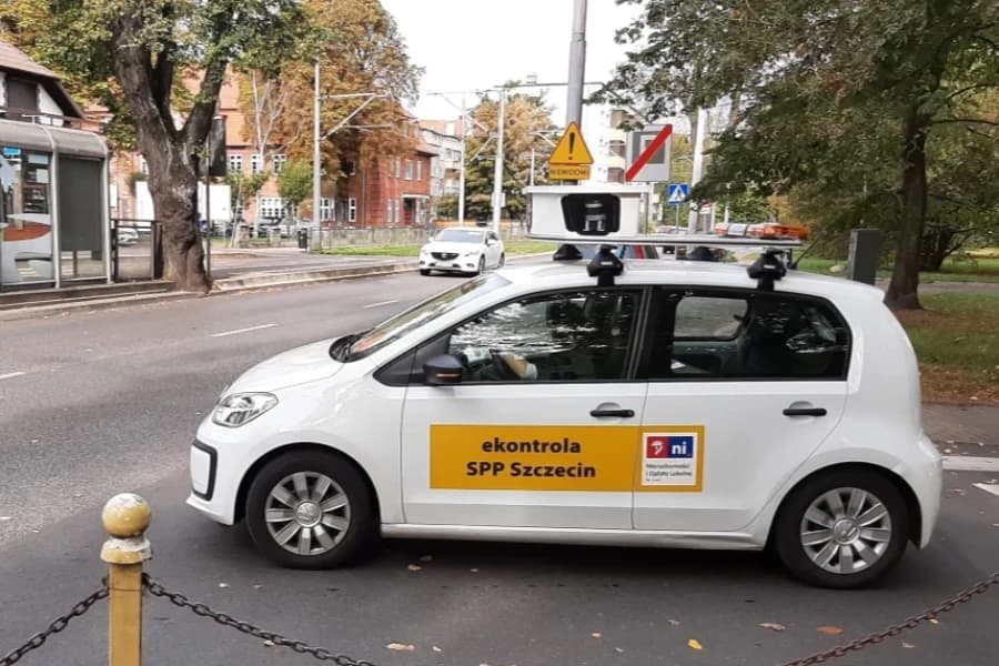 Nieopłacony parking w Szczecinie? Nowy serwis E-STREFA pozwala sprawdzić zawiadomienie i zapłacić online Ruszyła E-STREFA (samochód ekontroli)