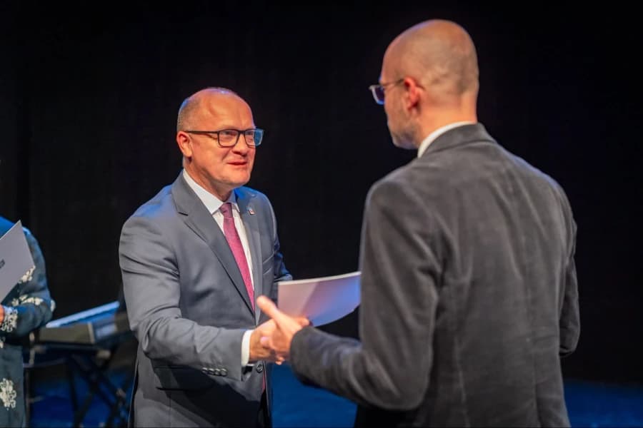 Szczecin nagrodził nauczycieli. 243 pedagogów z miejskimi wyróżnieniami 243 szczecińskich nauczycieli zostało uhonorowanych Nagrodami Prezydenta Miasta z okazji Dnia Edukacji Narodowej.