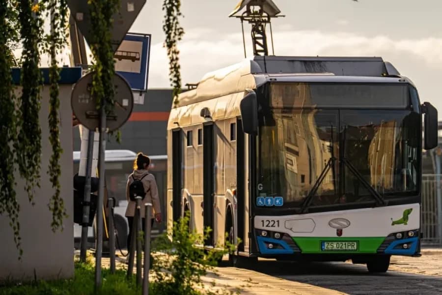 12 biletomatów w Szczecinie przejdzie renowację. Prace potrwają do połowy grudnia Autobus